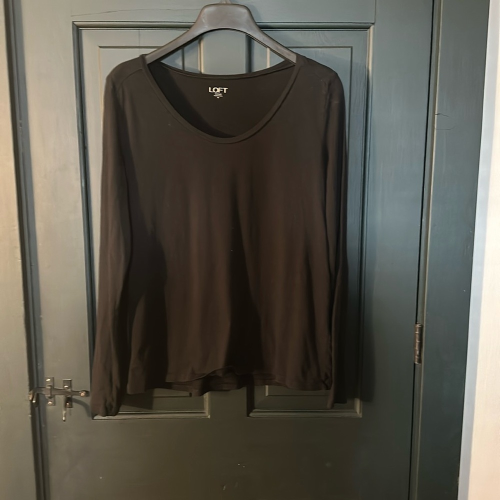 Loft long sleeve scoop-neck t-shirt size M